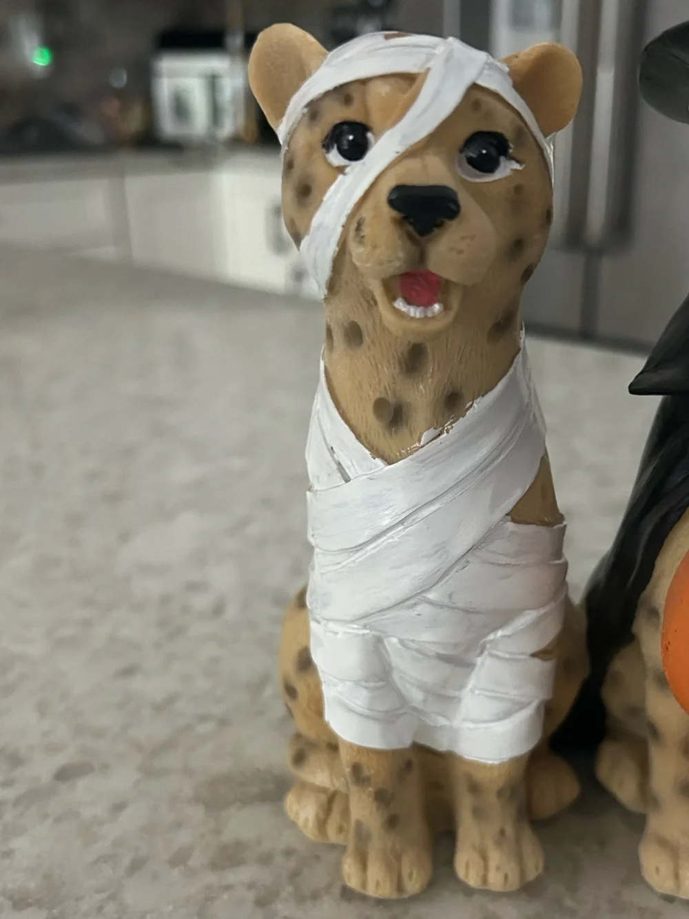 N/A charming figurine